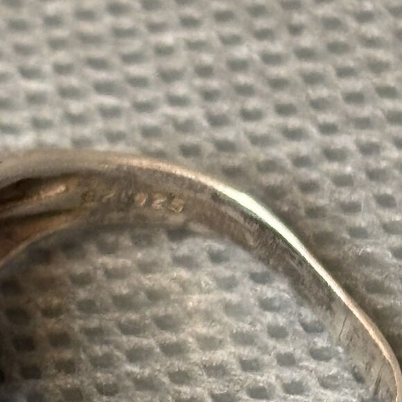 VINTAGE Ribbed Domed Ring Sterling Silver Size 8 1/2 - Picture 9 of 10